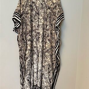 Steve Madden Swim Cover in Black and Cream Perfect for Resort Beach Cruise
